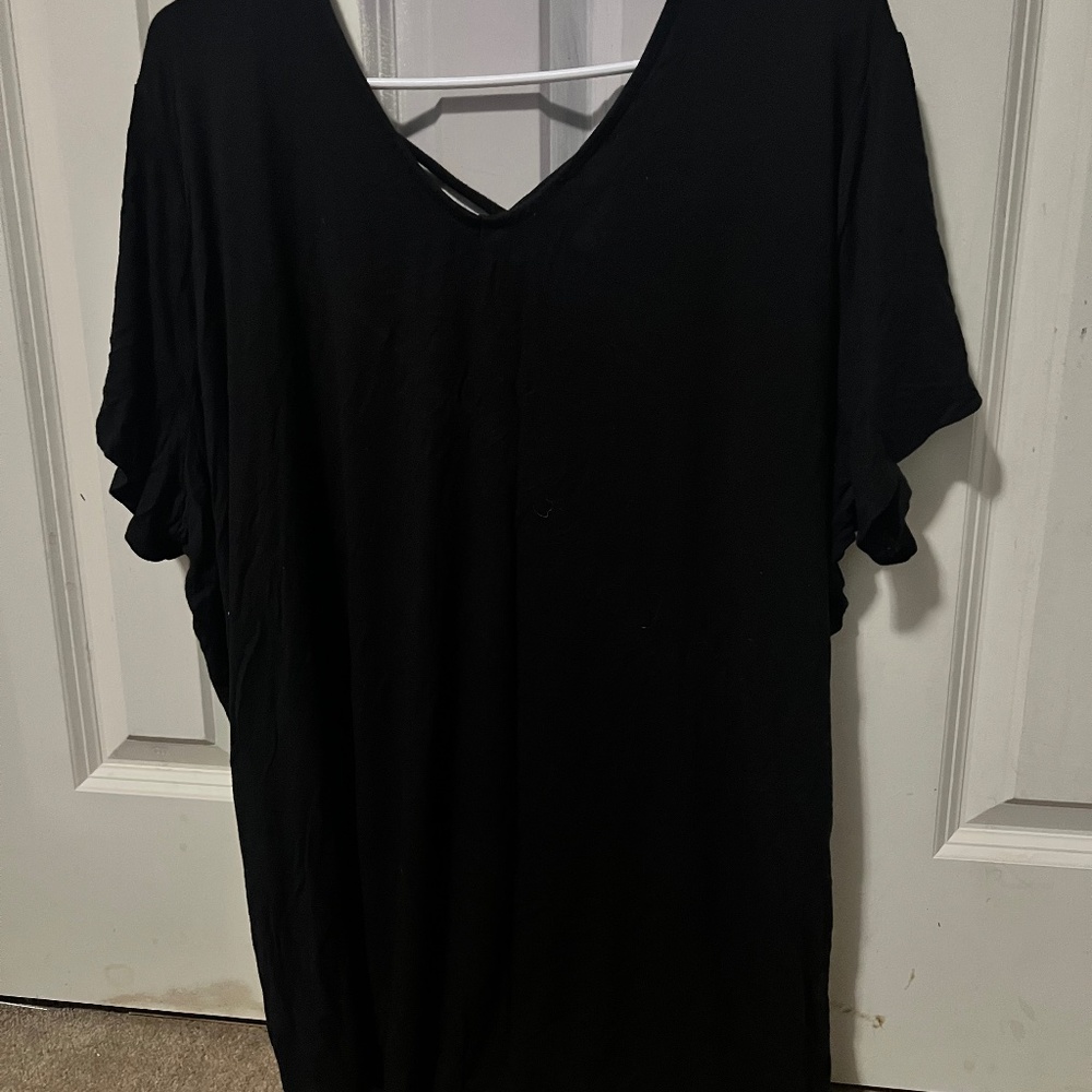 Market & Spruce Black T-Shirt